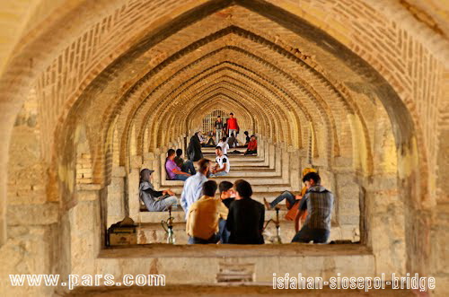 isfahan-seiosepol-Bridge